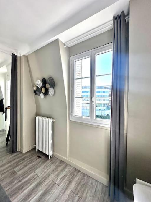 Appartement Vue Tour Eiffel Ligne 14 A Cote De Paris Gentilly Exterior photo