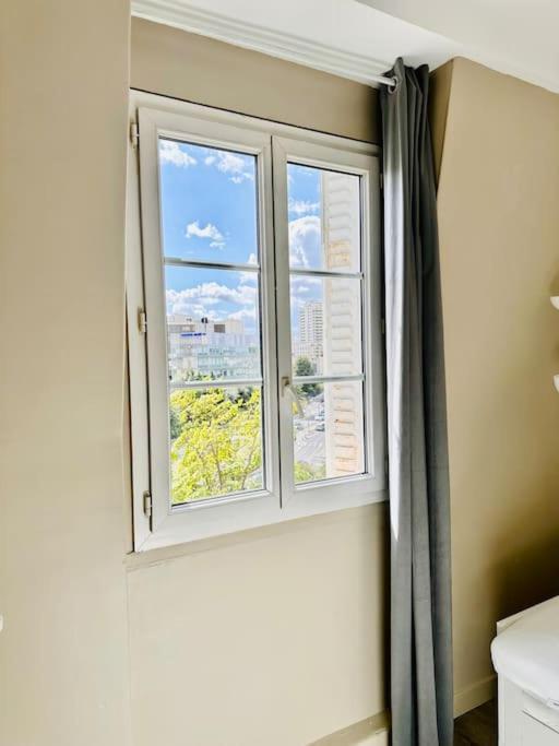 Appartement Vue Tour Eiffel Ligne 14 A Cote De Paris Gentilly Exterior photo